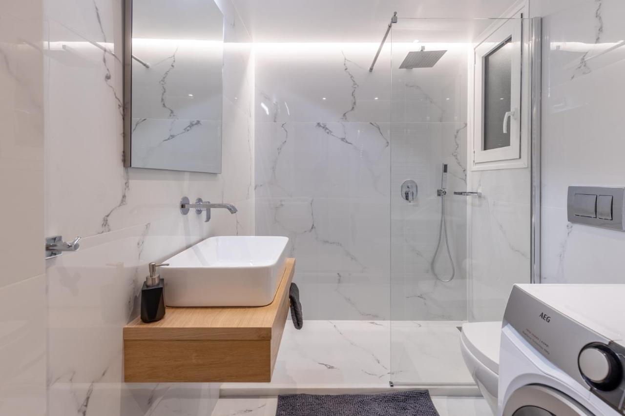Elegant Apt 5' From Ampelokipi Metro Station Athens Exterior photo